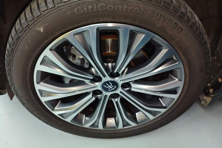 Used BYD Song Pro New Energy 2019 DM 1.5T Four-Wheel Drive Performance Edition Deluxe Model Exterior 4