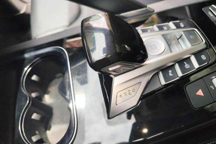 Used BYD Song Pro New Energy 2019 DM 1.5T Four-Wheel Drive Performance Edition Deluxe Model Gear Lever