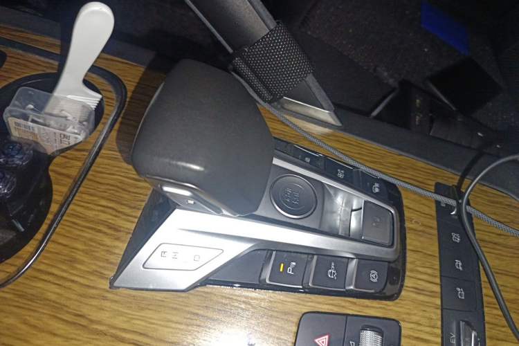 Used BYD Song Pro New Energy 2019 DM 1.5T Four-Wheel Drive Performance Edition Deluxe Model Gear Lever