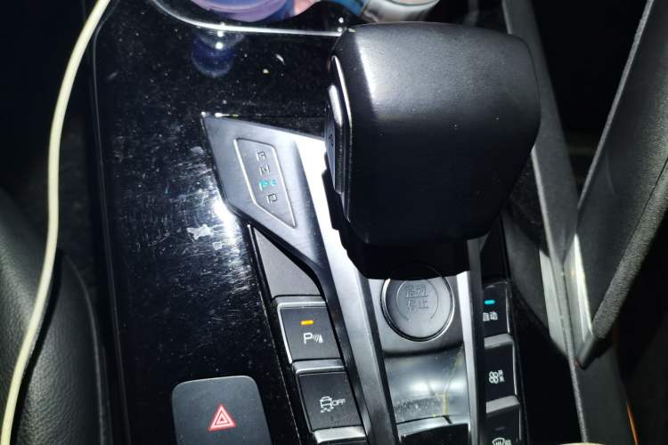Used BYD Song Pro New Energy 2019 DM 1.5T Four-Wheel Drive Performance Edition Deluxe Model Gear Lever