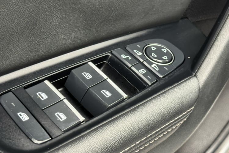 Used BYD Song Pro New Energy 2019 DM 1.5T Four-Wheel Drive Performance Edition Deluxe Model Interior 2