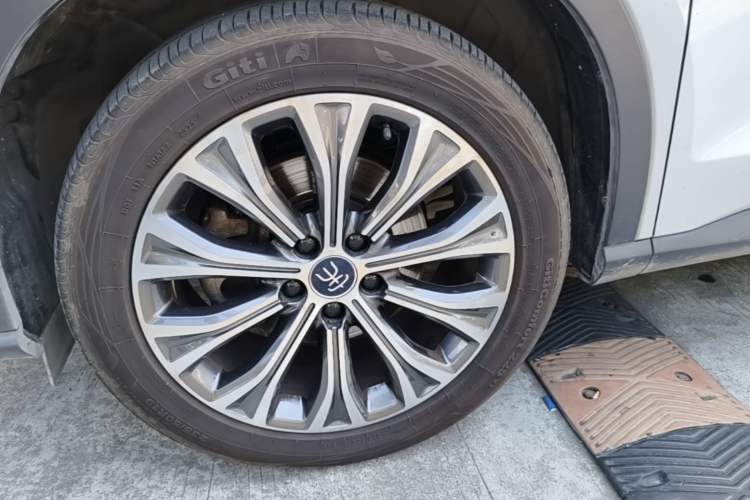 Used BYD Song Pro New Energy 2019 DM 1.5T Four-Wheel Drive Performance Edition Deluxe Model Left Front Wheel Hub