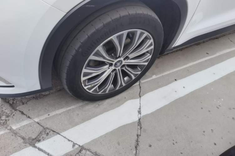 Used BYD Song Pro New Energy 2019 EV High-Power Long-Range Flagship Model Left Front Wheel Hub