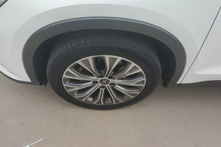 Used BYD Song Pro New Energy 2019 EV High-Power Long-Range Flagship Model Left Front Wheel Hub