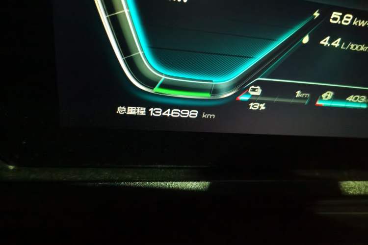 Used BYD Song Pro New Energy 2019 DM 1.5T Four-Wheel Drive Performance Edition Deluxe Model Odometer Close Up