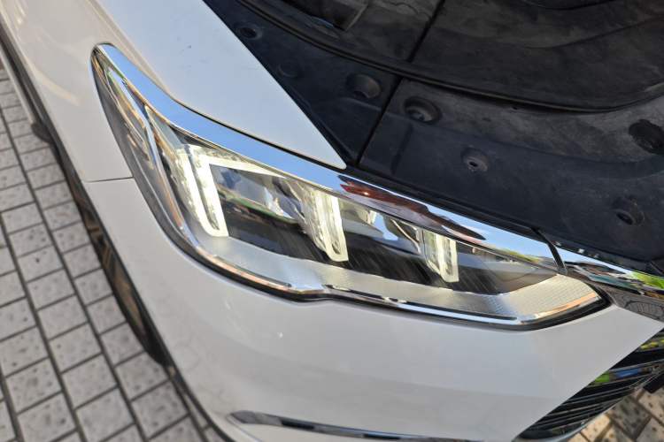 Used BYD Song Pro New Energy 2019 DM 1.5T Four-Wheel Drive Performance Edition Deluxe Model Right Front Headlight