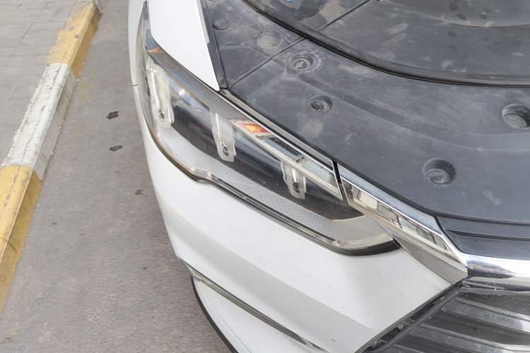 Used BYD Song Pro New Energy 2019 DM 1.5T Four-Wheel Drive Performance Edition Deluxe Model Right Front Headlight