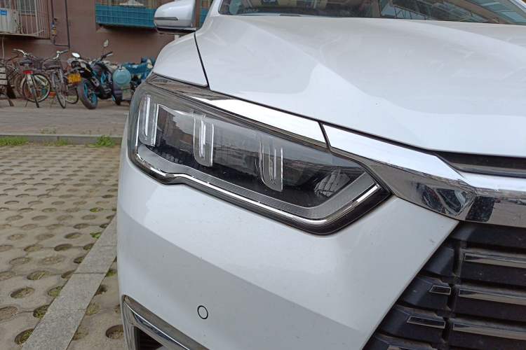 Used BYD Song Pro New Energy 2019 EV High-Power Long-Range Flagship Model Right Front Headlight