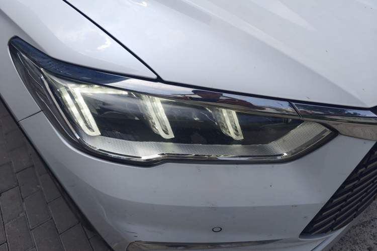 Used BYD Song Pro New Energy 2019 EV High-Power Long-Range Flagship Model Right Front Headlight