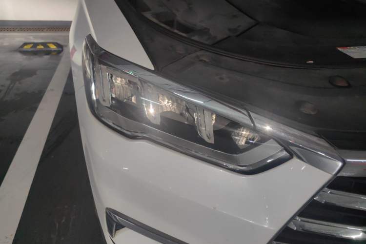 Used BYD Song Pro New Energy 2019 DM 1.5T Four-Wheel Drive Performance Edition Deluxe Model Right Front Headlight