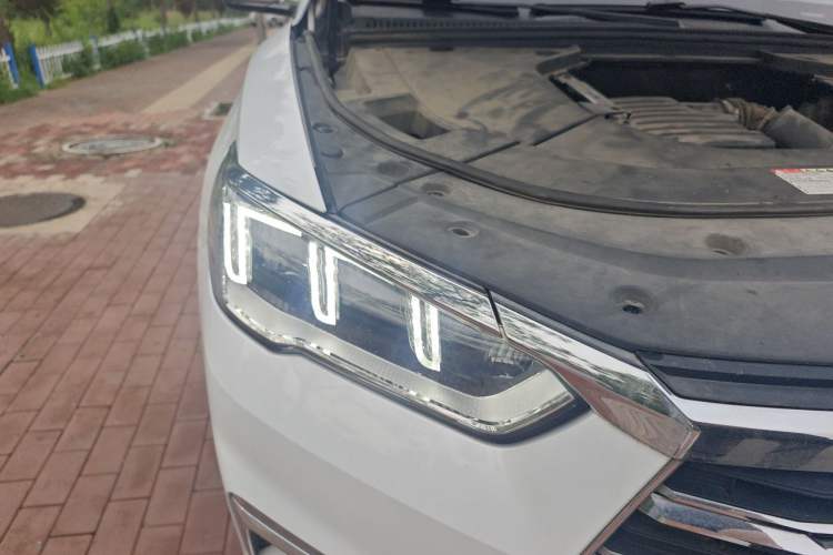 Used BYD Song Pro New Energy 2019 DM 1.5T Four-Wheel Drive Performance Edition Deluxe Model Right Front Headlight