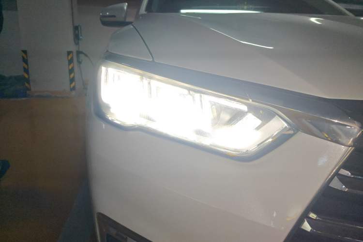 Used BYD Song Pro New Energy 2019 DM 1.5T Four-Wheel Drive Performance Edition Deluxe Model Right Front Headlight