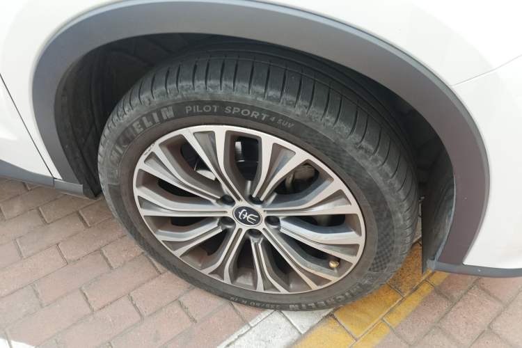 Used BYD Song Pro New Energy 2019 EV High-Power Long-Range Flagship Model Right Front Wheel Hub