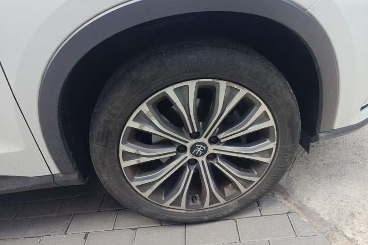 Used BYD Song Pro New Energy 2019 EV High-Power Long-Range Flagship Model Right Front Wheel Hub