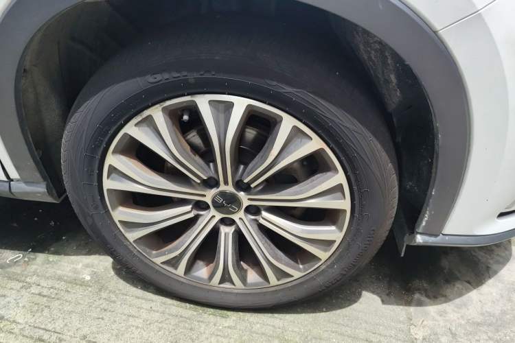 Used BYD Song Pro New Energy 2019 DM 1.5T Four-Wheel Drive Performance Edition Deluxe Model Right Front Wheel Hub