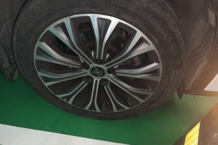Used BYD Song Pro New Energy 2019 EV High-Power Long-Range Flagship Model Right Front Wheel Hub
