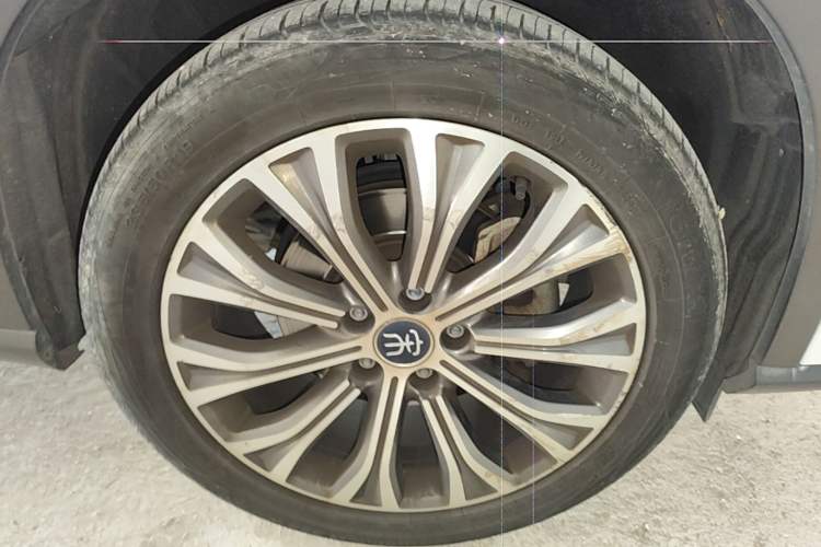 Used BYD Song Pro New Energy 2019 DM 1.5T Four-Wheel Drive Performance Edition Deluxe Model Right Front Wheel Hub