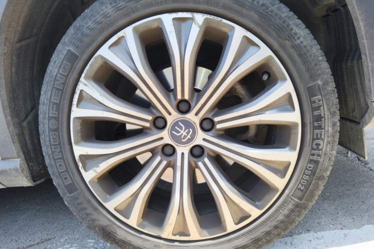 Used BYD Song Pro New Energy 2019 EV High-Power Long-Range Flagship Model Right Front Wheel Hub