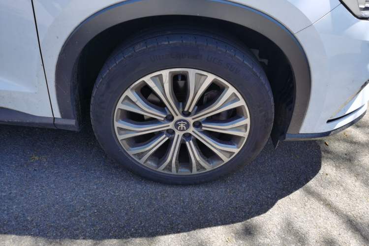 Used BYD Song Pro New Energy 2019 EV High-Power Long-Range Flagship Model Right Front Wheel Hub