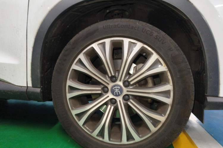 Used BYD Song Pro New Energy 2019 EV High-Power Long-Range Flagship Model Right Front Wheel Hub