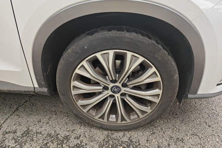 Used BYD Song Pro New Energy 2019 EV High-Power Long-Range Flagship Model Right Front Wheel Hub