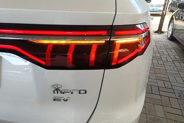 Used BYD Song Pro New Energy 2019 EV High-Power Long-Range Flagship Model Right Rear Taillight