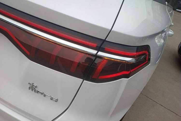 Used BYD Song Pro New Energy 2019 EV High-Power Long-Range Flagship Model Right Rear Taillight