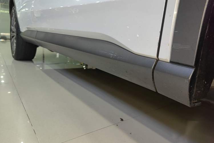 Used BYD Song Pro New Energy 2019 DM 1.5T Four-Wheel Drive Performance Edition Deluxe Model Right Side Sill