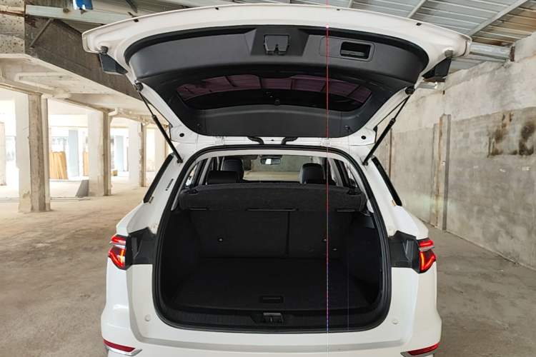 Used BYD Song Pro New Energy 2019 DM 1.5T Four-Wheel Drive Performance Edition Deluxe Model Trunk