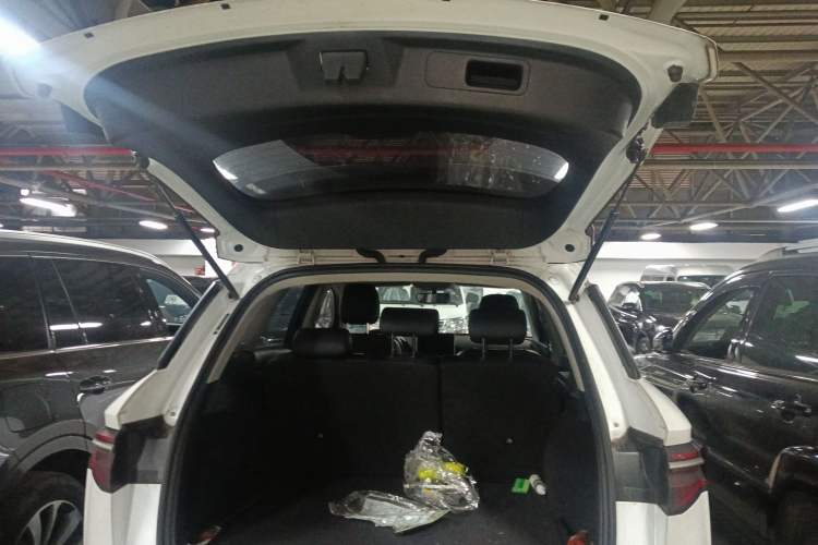 Used BYD Song Pro New Energy 2019 DM 1.5T Four-Wheel Drive Performance Edition Deluxe Model Trunk