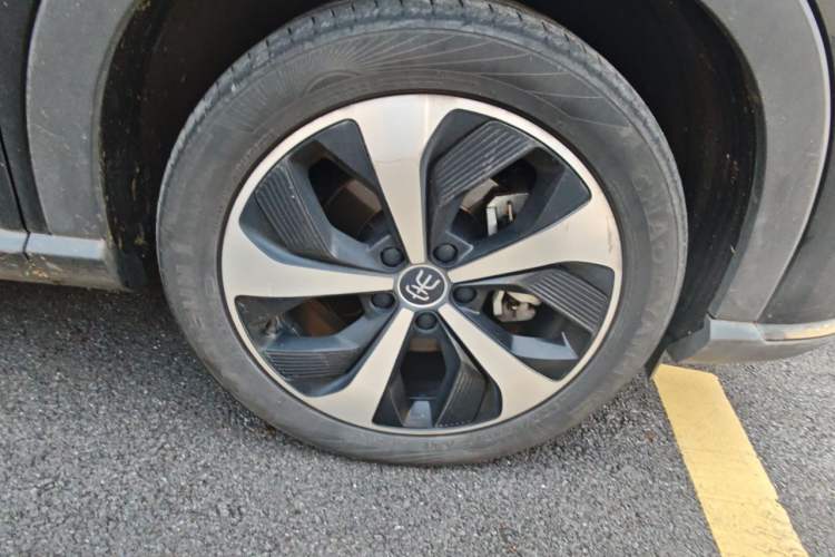 Used BYD Song Pro New Energy 2022 DM-i 110km Flagship Model Right Front Wheel Hub