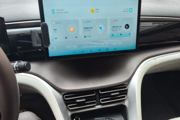 Used BYD Song Pro New Energy 2022 DM-i 51km Prestige Model Audio And AC Panel