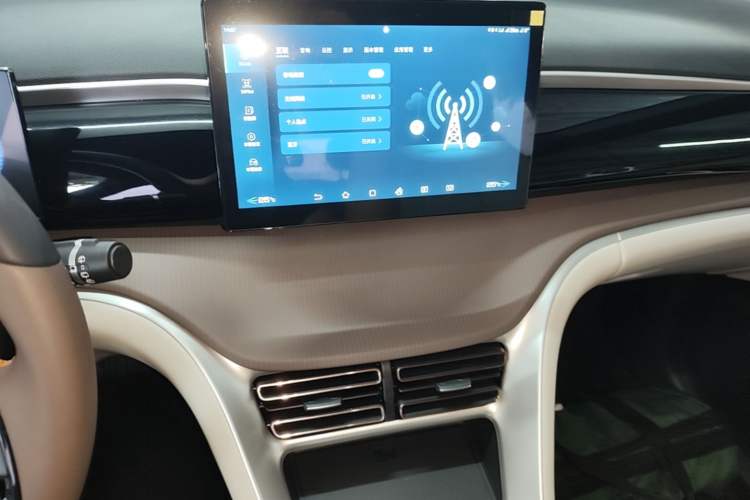 Used BYD Song Pro New Energy 2022 DM-i 51km Luxury Model Audio And AC Panel