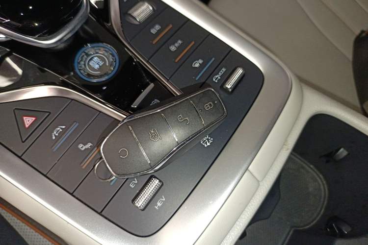Used BYD Song Pro New Energy 2022 DM-i 110km Flagship Pro Model Interior 1