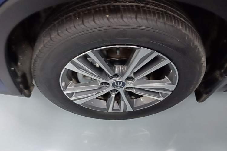 Used BYD Song Pro New Energy 2022 DM-i 51km Prestige Model Left Front Wheel Hub