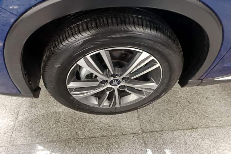 Used BYD Song Pro New Energy 2022 DM-i 51km Prestige Model Left Front Wheel Hub