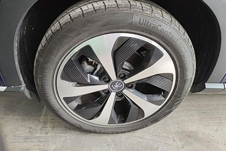 Used BYD Song Pro New Energy 2022 DM-i 110km Flagship Pro Model Left Front Wheel Hub