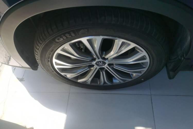 Used BYD Song Pro New Energy 2022 DM-i 110km Flagship Pro Model Left Front Wheel Hub