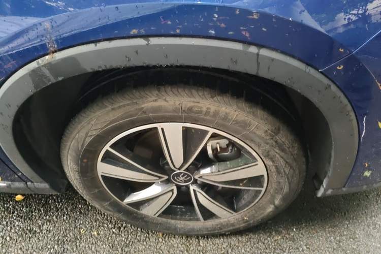Used BYD Song Pro New Energy 2022 DM-i 51km Prestige Model Right Front Wheel Hub