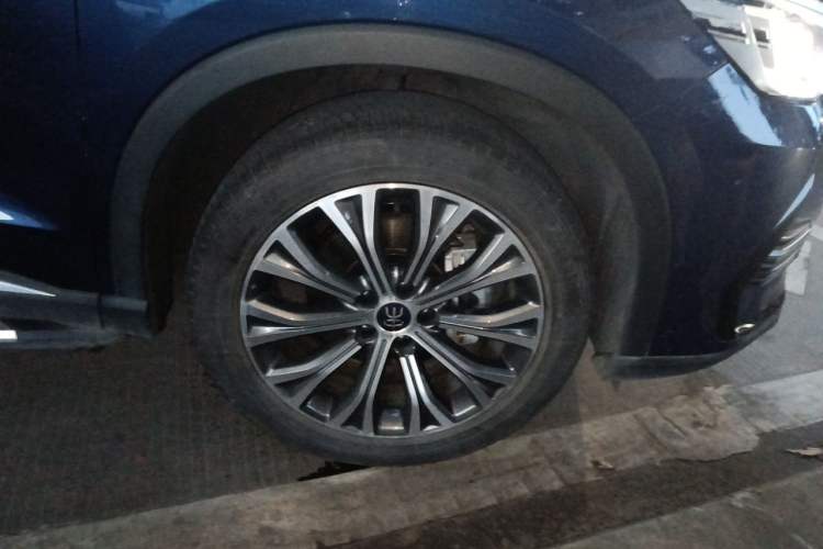 Used BYD Song Pro New Energy 2022 DM-i 110km Flagship Pro Model Right Front Wheel Hub