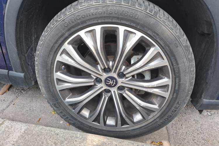 Used BYD Song Pro New Energy 2022 DM-i 110km Flagship Model Right Front Wheel Hub