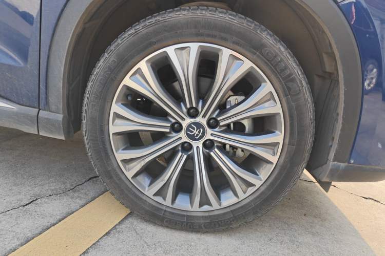 Used BYD Song Pro New Energy 2022 DM-i 110km Flagship Pro Model Right Front Wheel Hub