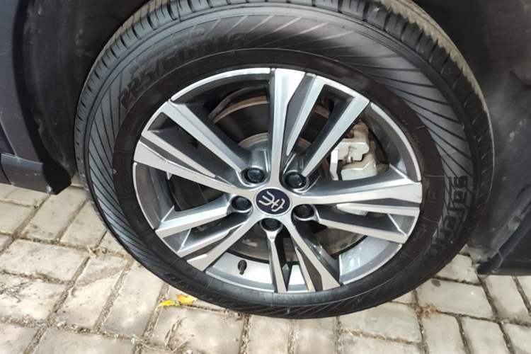 Used BYD Song Pro New Energy 2022 DM-i 51km Luxury Model Right Front Wheel Hub