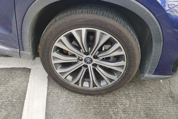 Used BYD Song Pro New Energy 2022 DM-i 110km Flagship Pro Model Right Front Wheel Hub