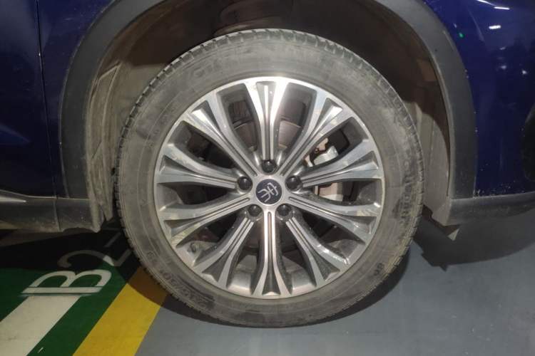 Used BYD Song Pro New Energy 2022 DM-i 110km Flagship Pro Model Right Front Wheel Hub