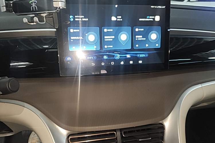 Used BYD Song Pro New Energy 2022 DM-i 51km Luxury Model Audio And AC Panel