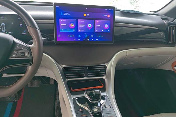 Used BYD Song Pro New Energy 2022 DM-i 51km Prestige Model Audio And AC Panel