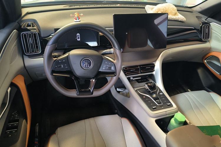 Used BYD Song Pro New Energy 2022 DM-i 110km Flagship Pro Model Center Console