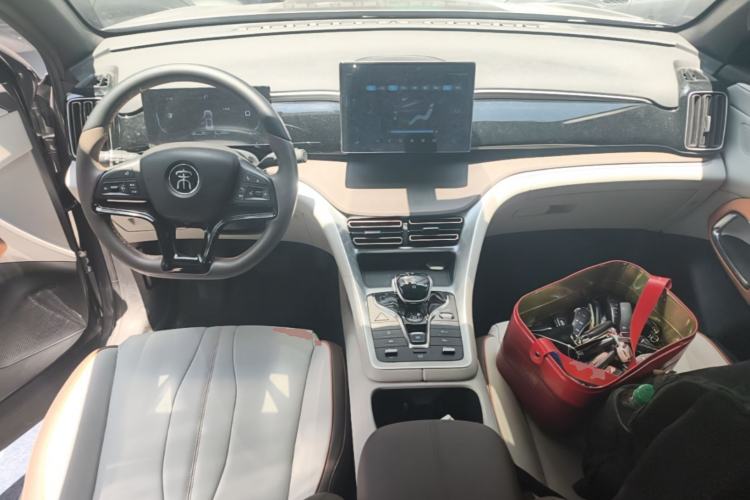 Used BYD Song Pro New Energy 2022 DM-i 51km Luxury Model Center Console