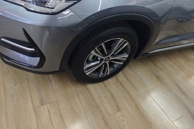 Used BYD Song Pro New Energy 2022 DM-i 51km Prestige Model Left Front Wheel Hub